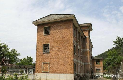 云南一處魚雷軍工廠,花費(fèi)11年耗資5000萬,如今荒廢雜草叢生